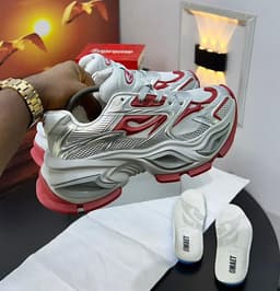 BALENCIAGA